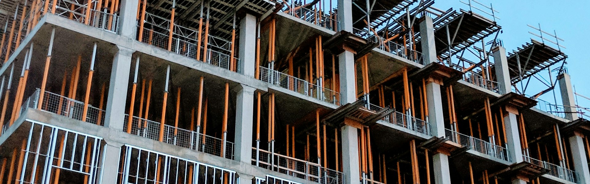 İnşaat halindeki betonarme bina